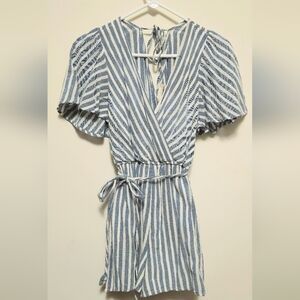 Pretty Girl Altar'd State Size S) Navy & White Romper